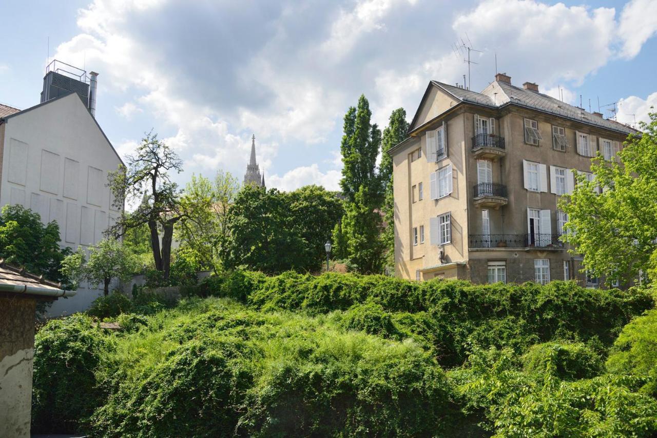 Fresh And Personal Near Buda Castle Boedapest Buitenkant foto